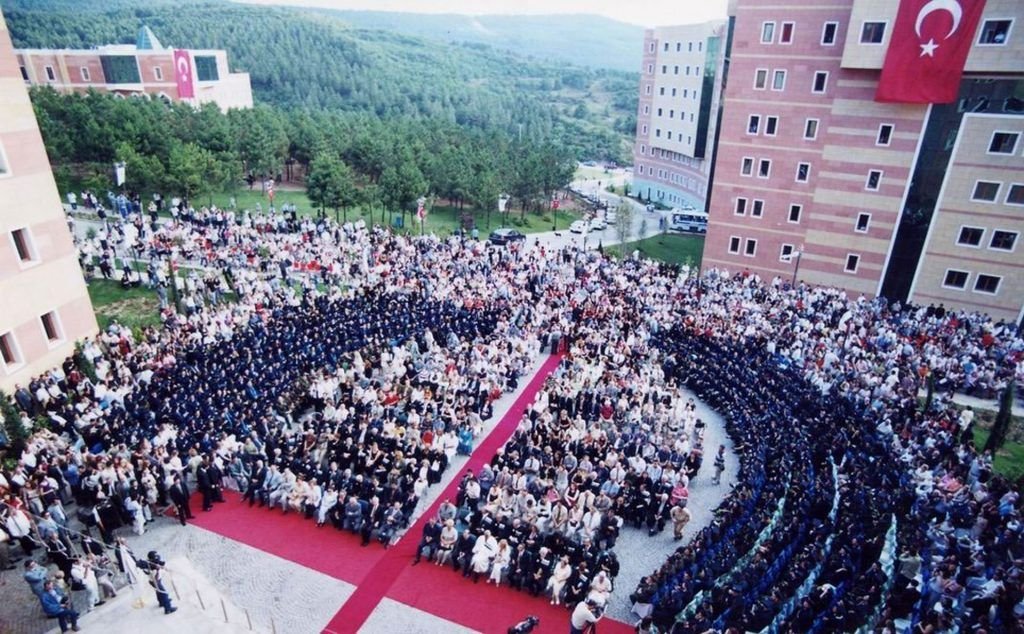 جامعة يدي تبه Yeditepe Üniversitesi